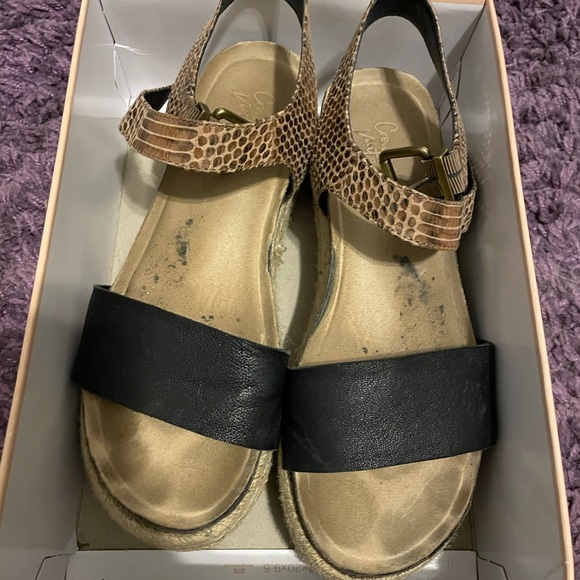 Worn crown vintage platform sandals - Picture 2 of 2